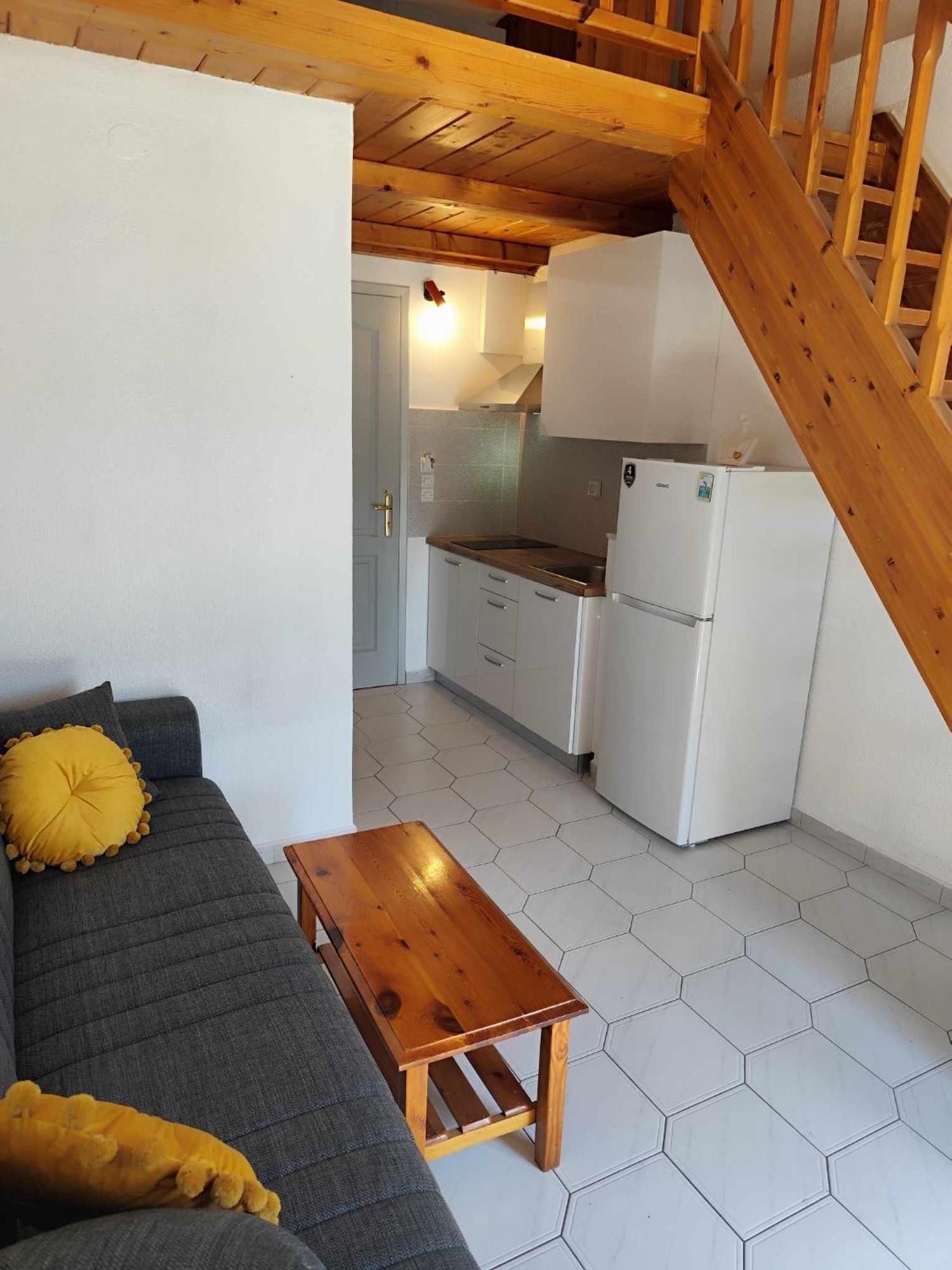 Homeric Poems Apartment *